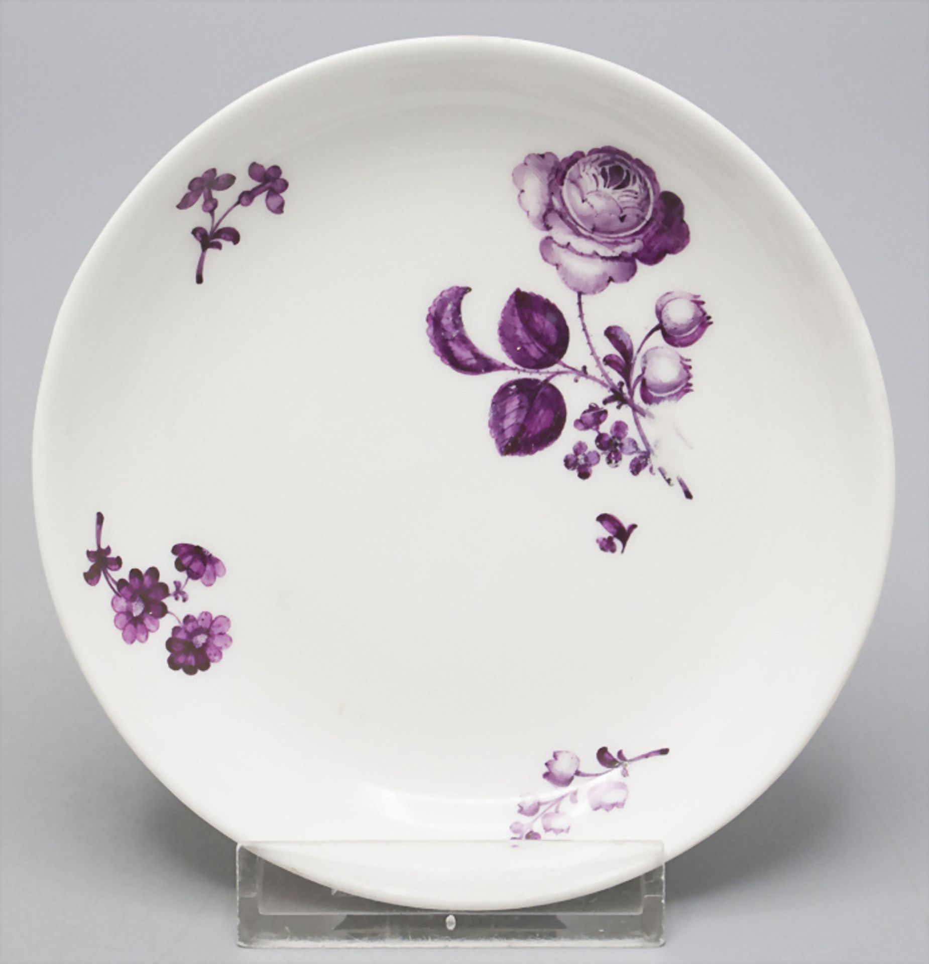 Unterschale mit Purpurmalerei / A decorative dish with purple flowers, Meissen, um 1760
