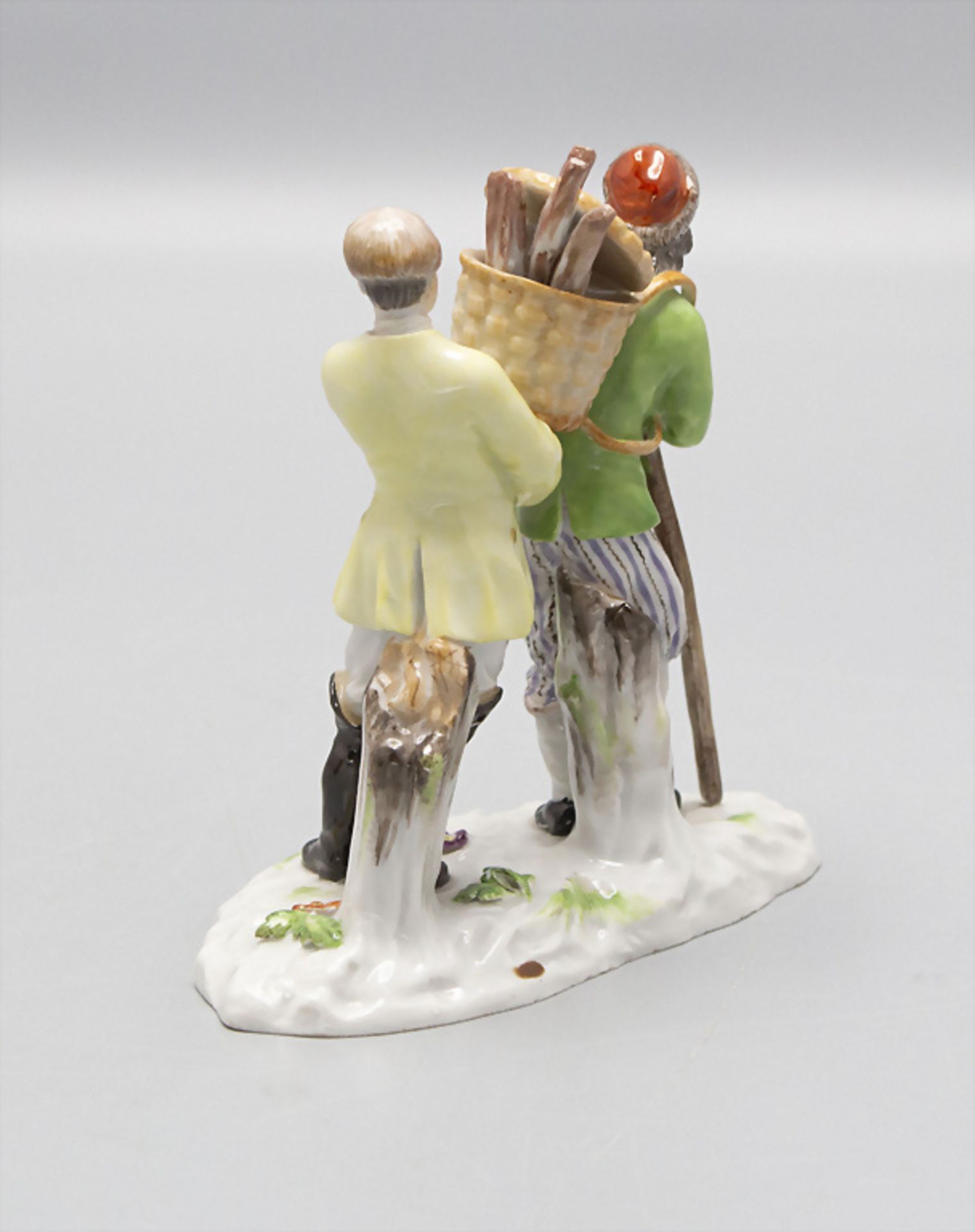 Figurengruppe 'Holländischer Bauer mit Korb' / A figural group 'Dutch peasant with a basket', ... - Bild 2 aus 3