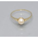 Damenring mit Perle / A ladies 14 ct gold ring with a pearl