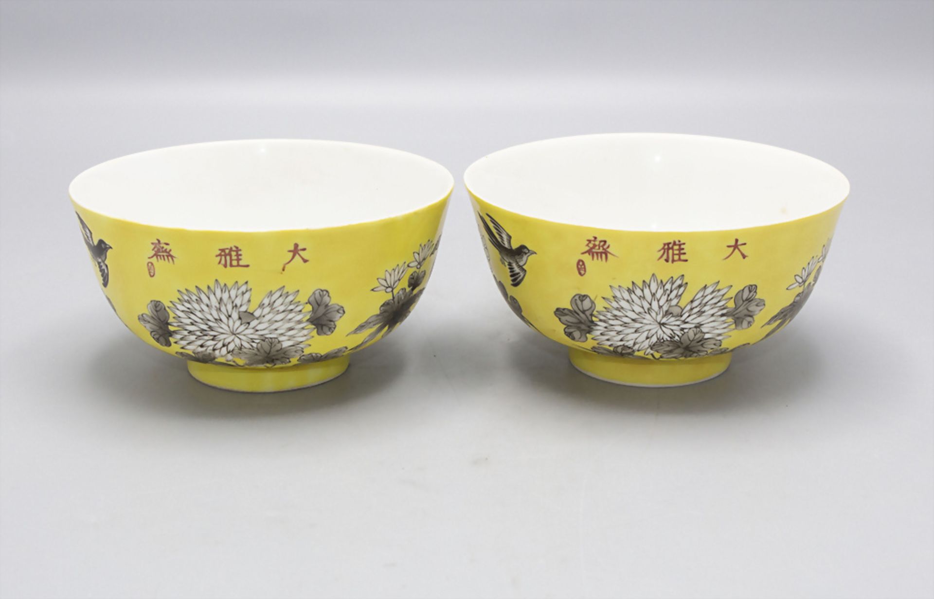 Paar gelbe Schalen / A pair of yellow bowls, Ende 19. Jh., China