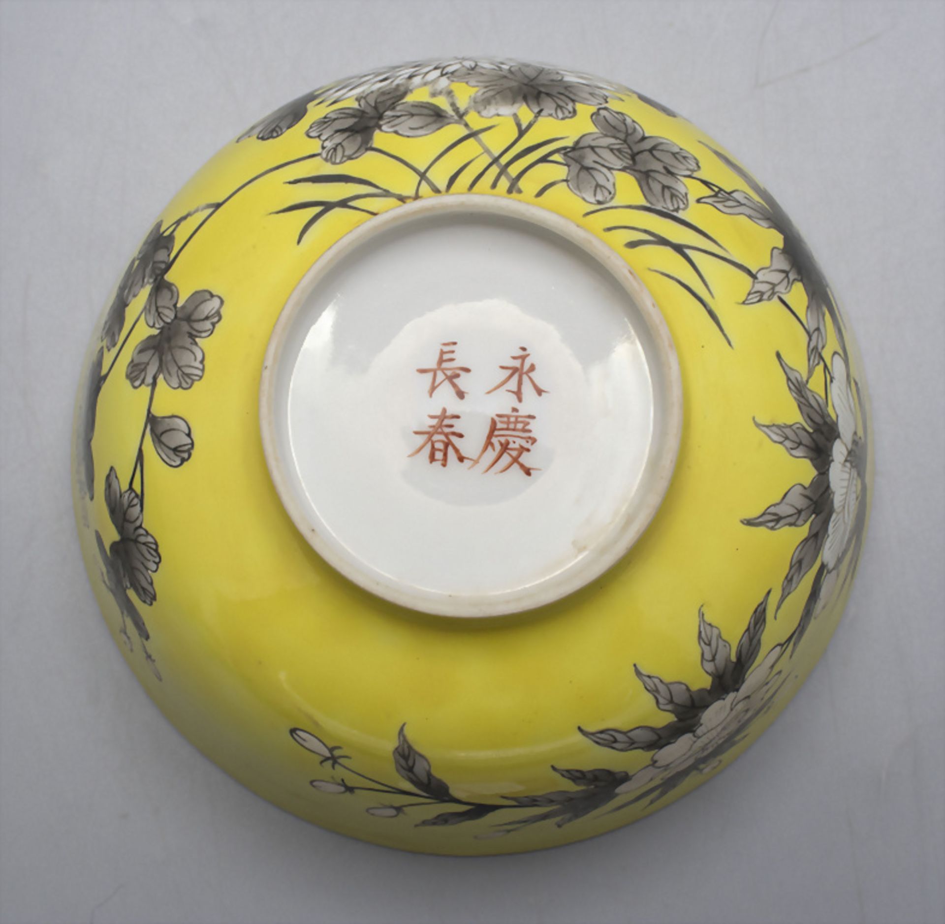 Paar gelbe Schalen / A pair of yellow bowls, Ende 19. Jh., China - Bild 6 aus 7