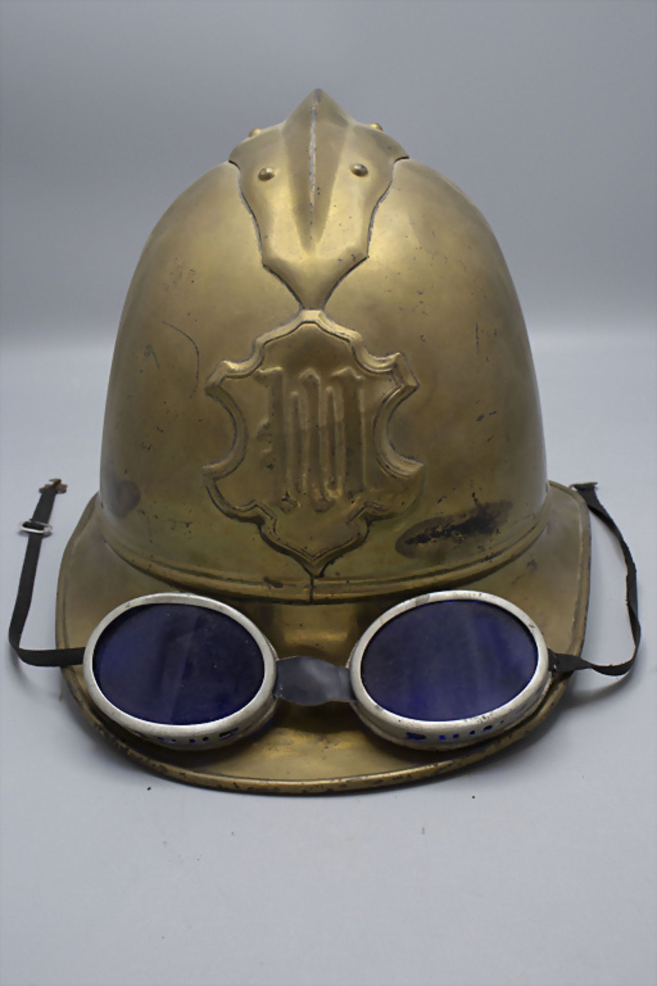 Französischer Helm mit Schutzbrille / A french helmet with safety glasses, um 1900