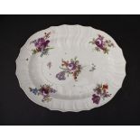 Große Servierplatte mit Blumenmalerei / A large serving platter with flowers, Wien, 18. Jh.