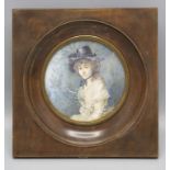 Miniatur Porträt einer jungen Frau mit schwarzem Hut / A miniature portrait of a young woman ...