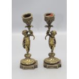 Paar zierliche figürliche Bronzeleuchter / A pair of figural bronze candleholders with ...