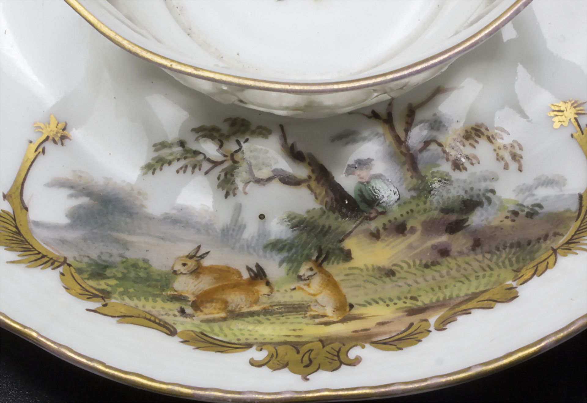 Untertasse Trembleuse mit Jagdszenen / A saucer for a chocolat cup with hunting scenes, KPM, ... - Bild 4 aus 6