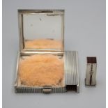 Art Déco Puderdose und Lippenstift / Minaudière / A silver powder compact and lipstick, ...