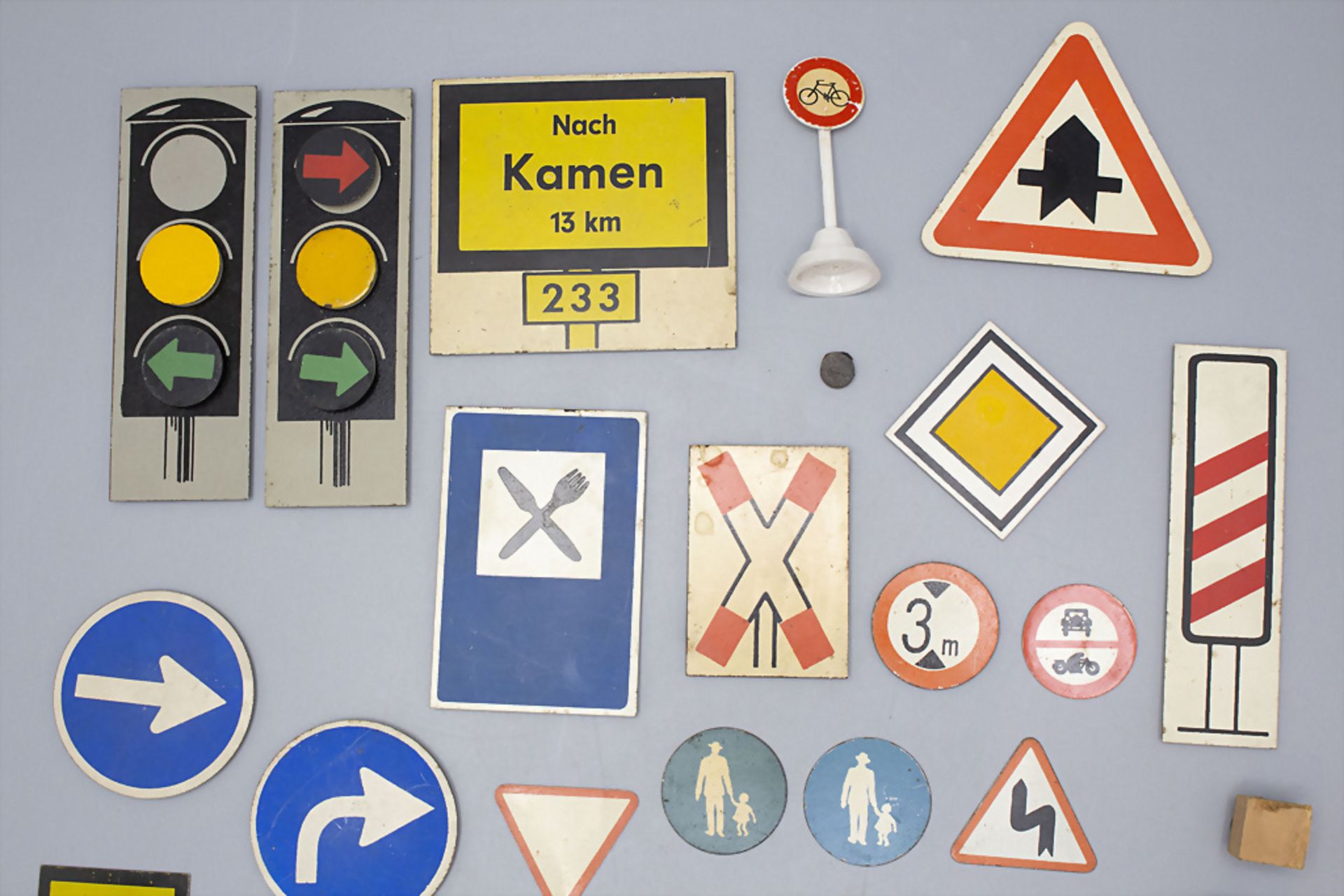 Konvolut 21 Verkehrsschilder / A set of 21 traffic signs - Image 2 of 3