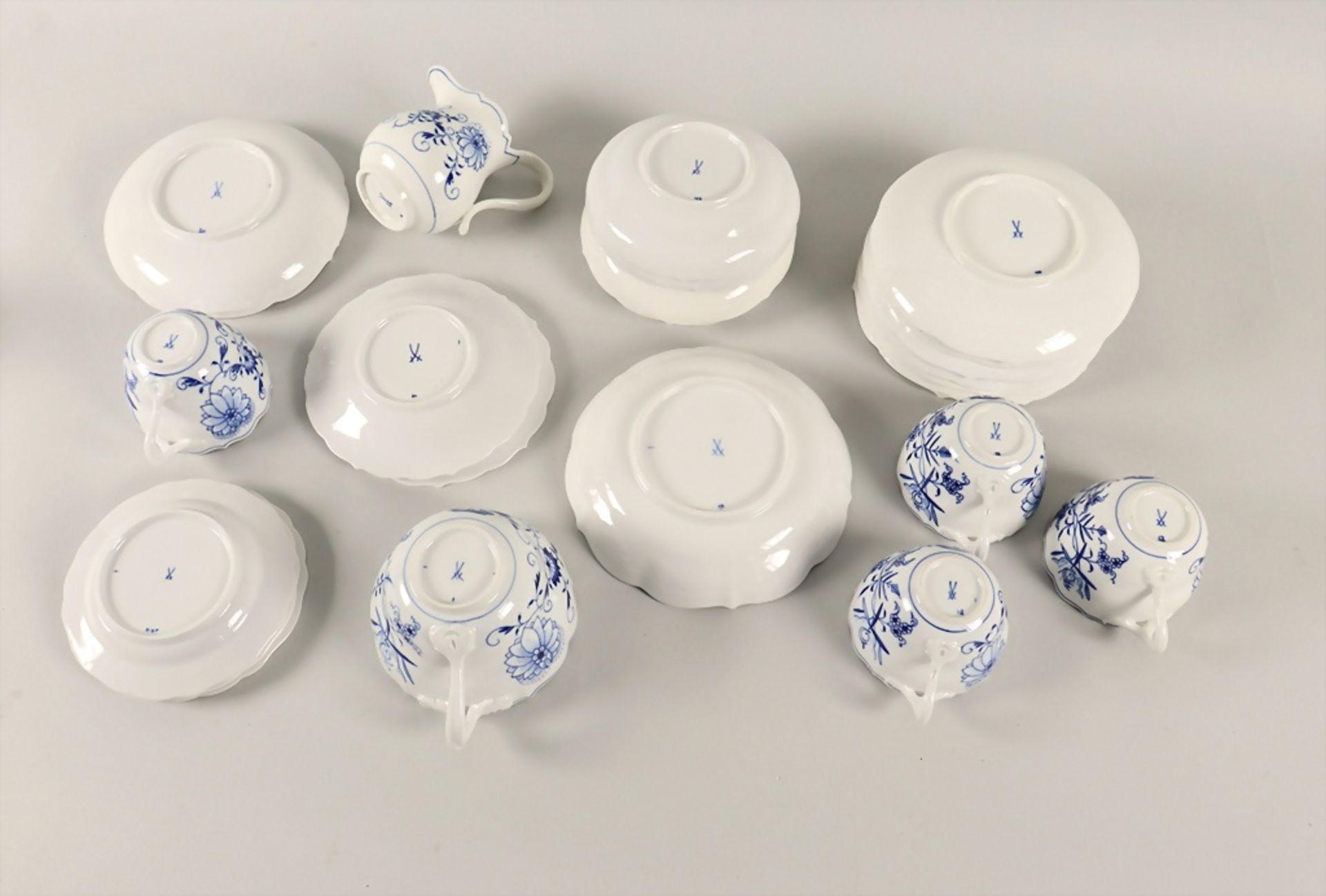 Konvolut Geschirr mit Zwiebelmuster / A set of dishes with onion pattern, Meissen, 2. Hälfte ... - Image 3 of 4