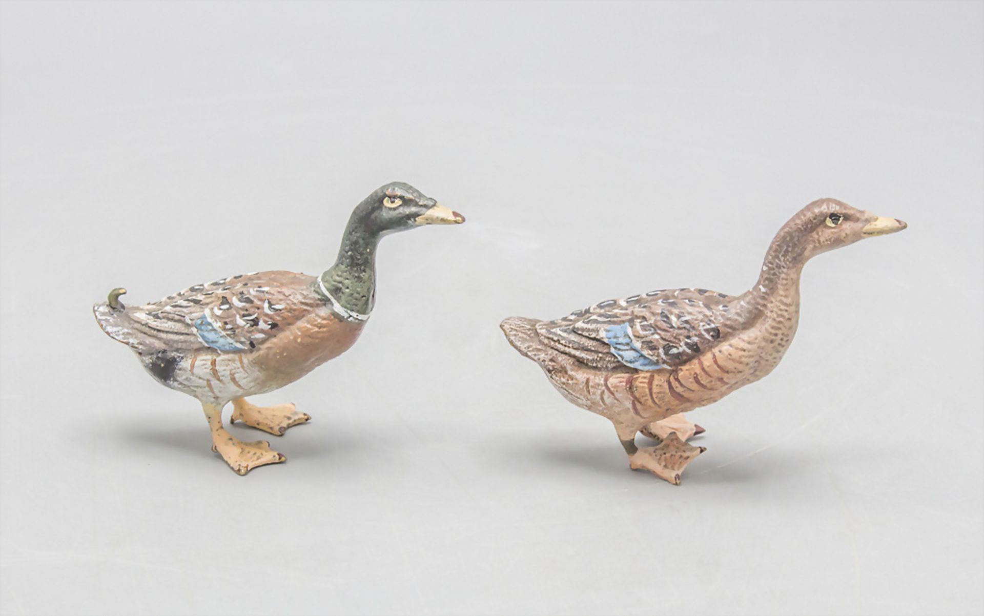 Wiener Bronze 'Stockentenpaar' / Two Vienna bronze sculptures of mallard ducks, Wien, um 1900 - Image 2 of 3