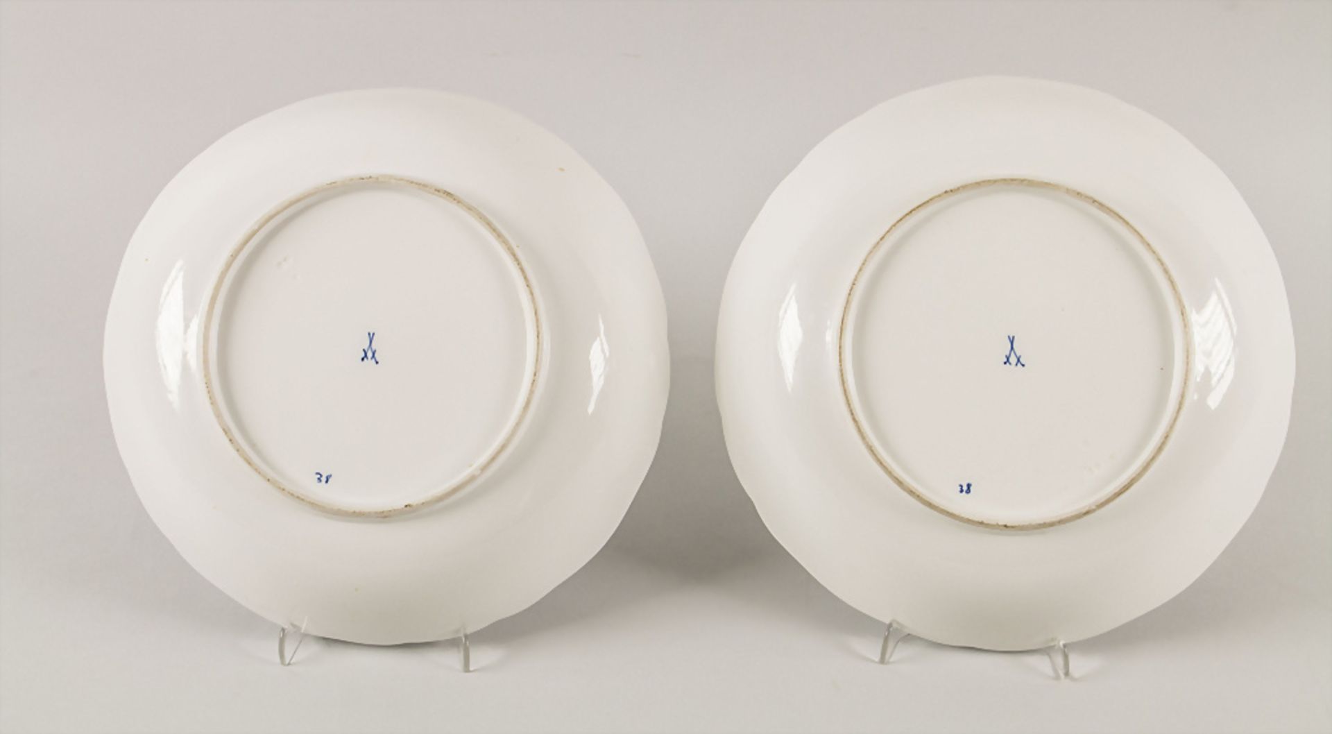 Paar Zwiebelmuster Gemüseschalen / A pair of serving bowls with onion pattern, Meissen, 2. ... - Image 3 of 4