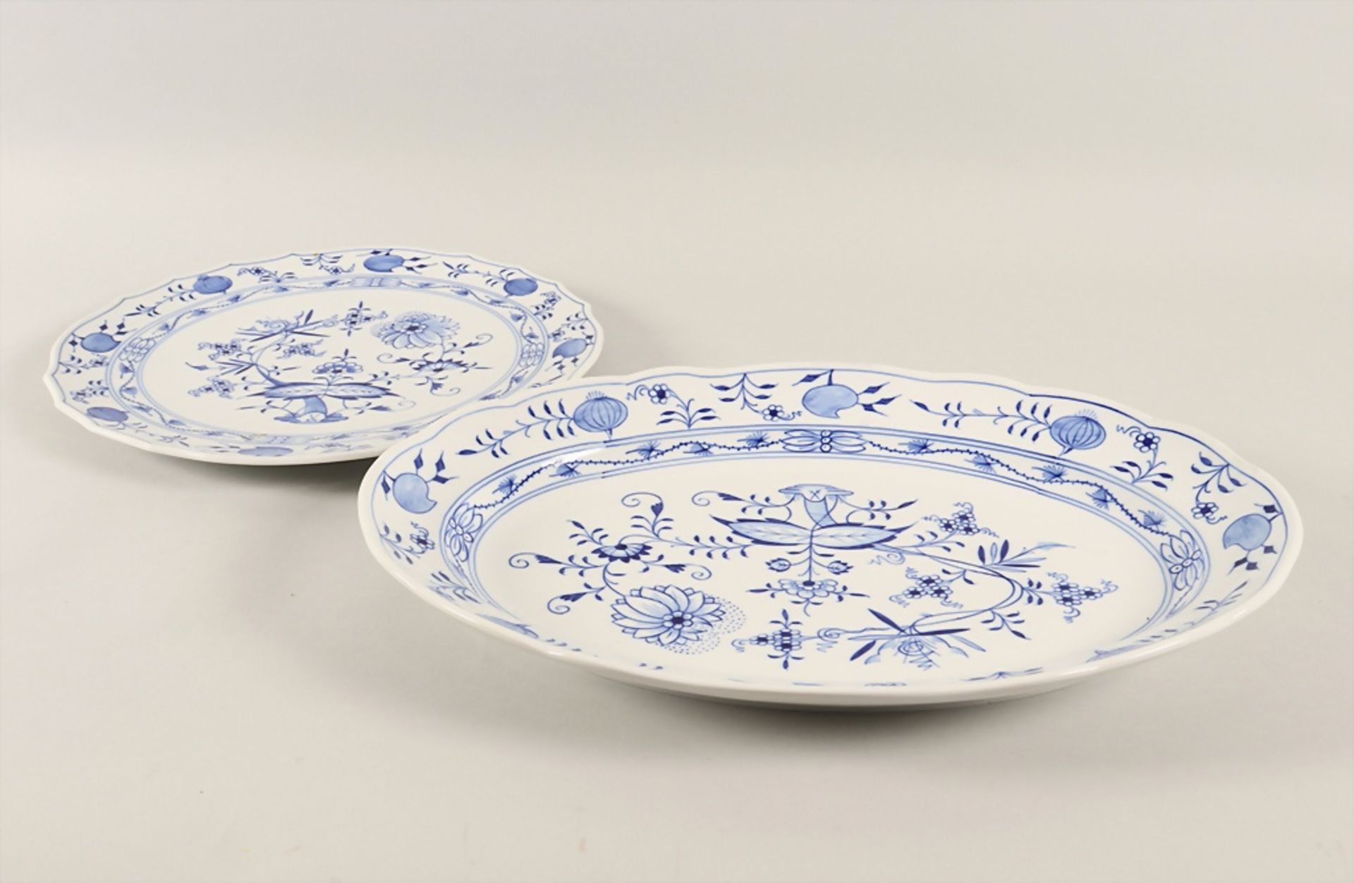 4 Servierplatten und 1 Servierteller mit Zwiebelmuster / 5 serving plates with onion pattern, ... - Image 5 of 5