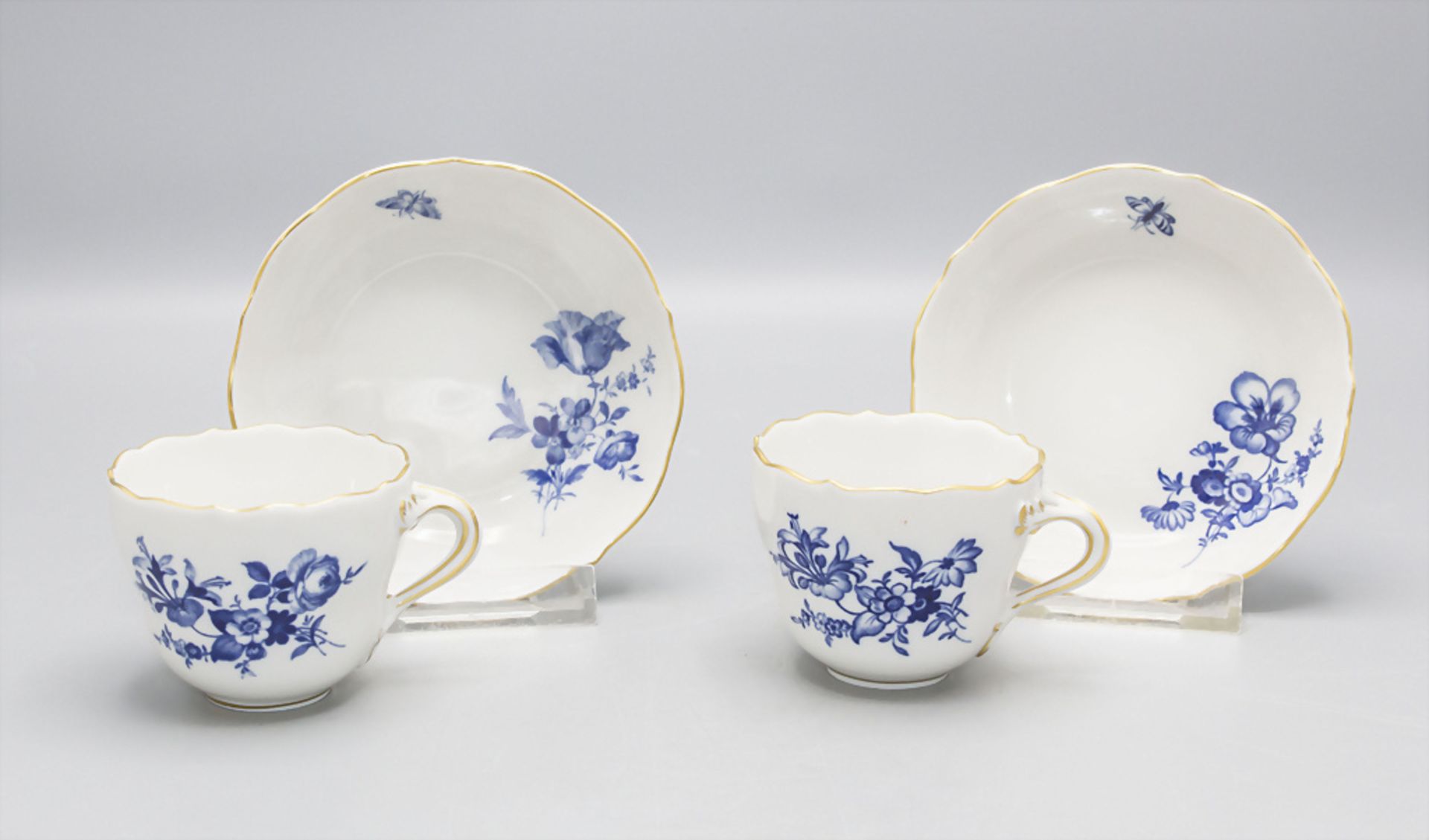 Zwei Tassen mit Untertassen Aquatinta / Two cups with saucers with flowers and insects, ...