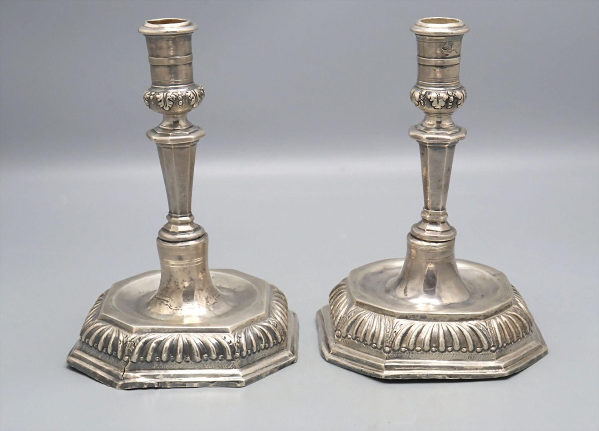 Paar Barock Kerzenleuchter / A pair of silver Baroque candlestick, Zuanne Cottini, Venedig / ... - Image 2 of 7