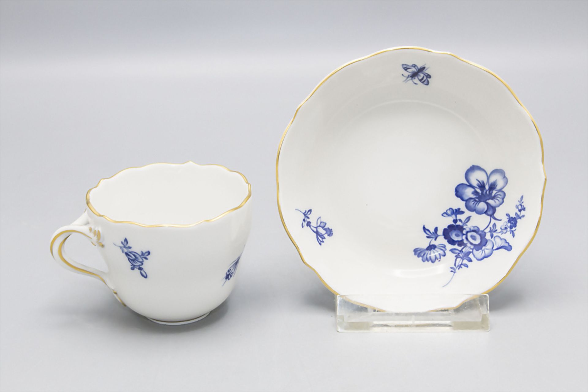 Zwei Tassen mit Untertassen Aquatinta / Two cups with saucers with flowers and insects, ... - Image 4 of 5