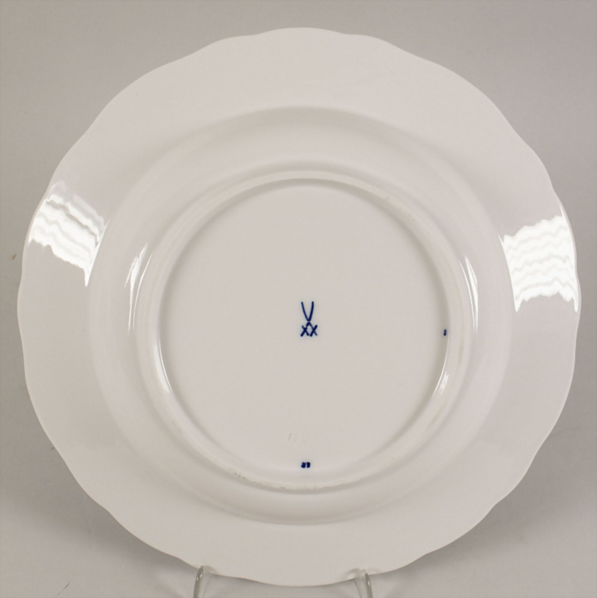 5 Speiseteller und 5 Suppenteller Zwiebelmuster / 5 dinner plates and 5 soup plates with onion ... - Image 4 of 4