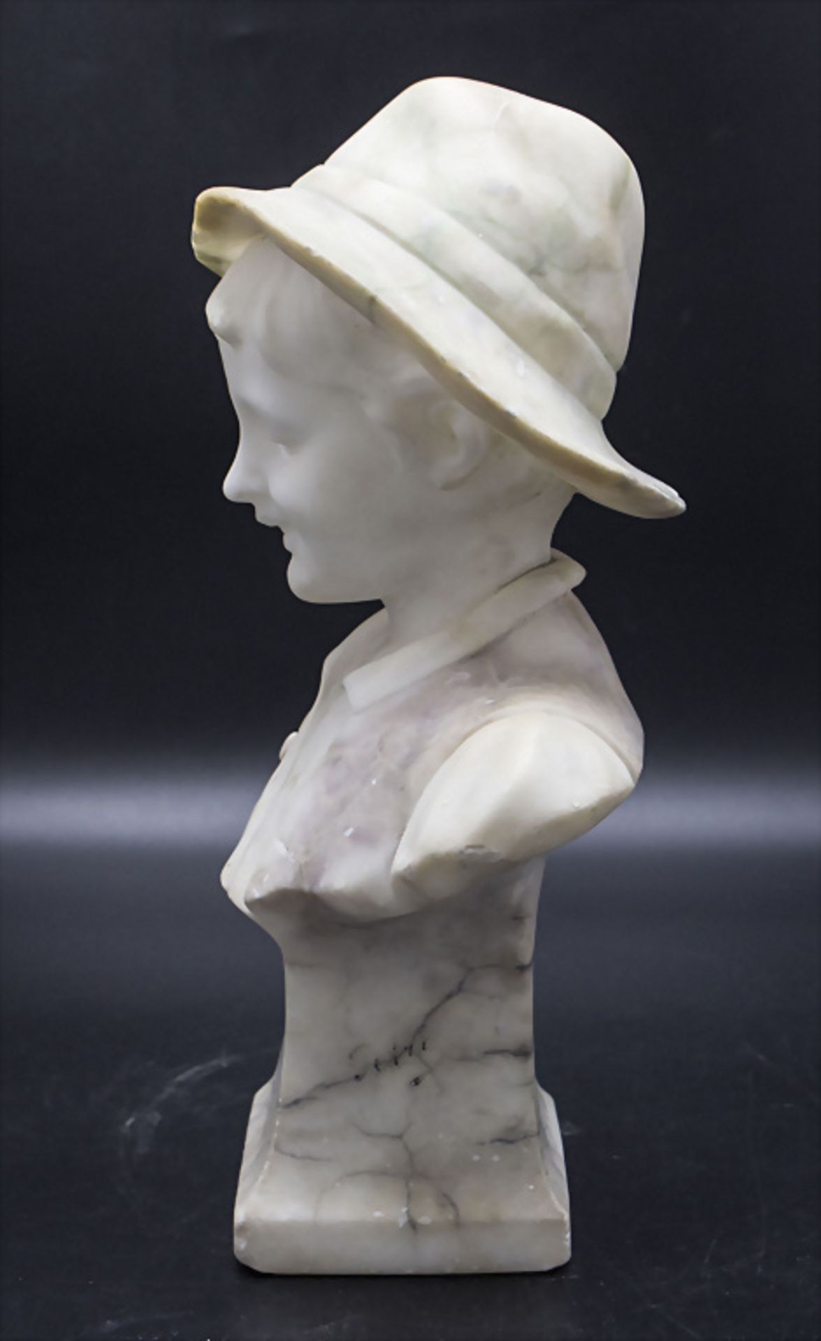 Marmorbüste eines Jungen / A marble bust of a boy, um 1920 - Image 2 of 7