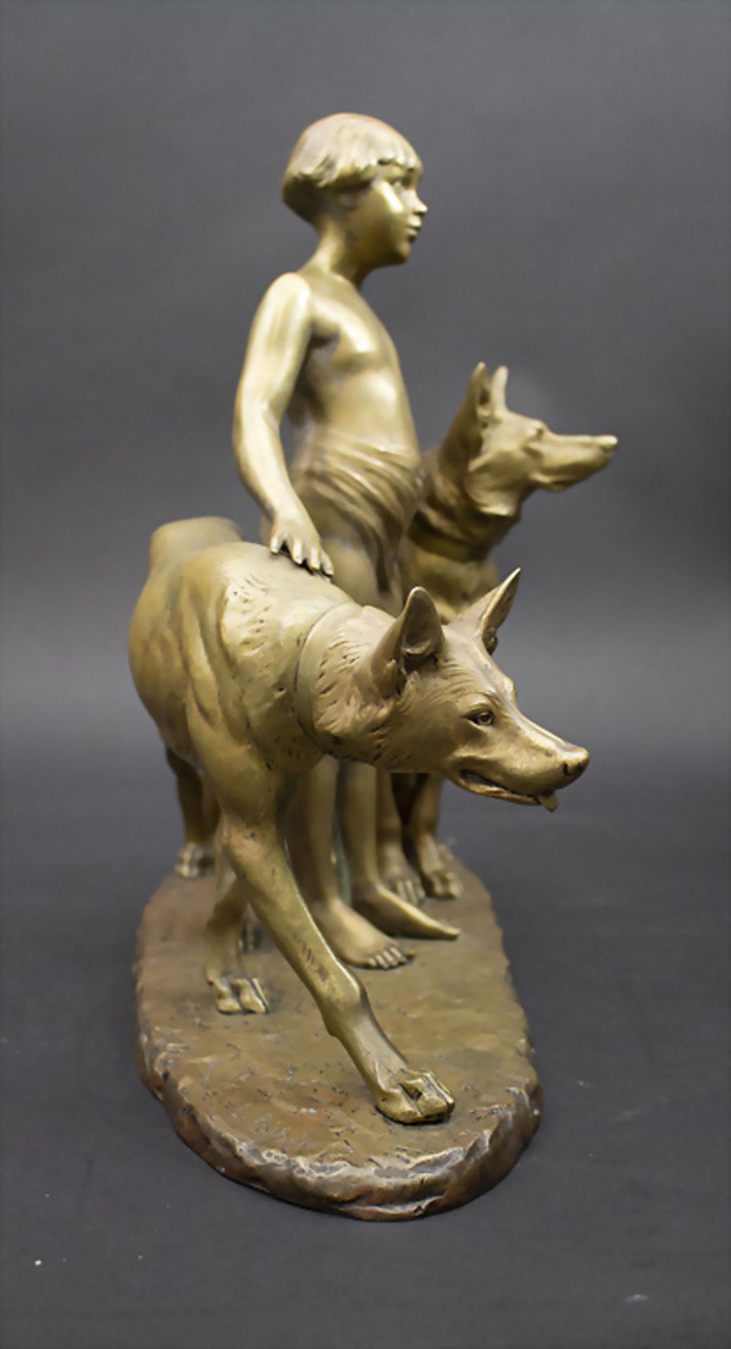 Louis RICHÉ (1877-1949), Bronzeplastik 'Mädchen mit zwei Hunden' / A bronze sculpture 'Girl ... - Image 6 of 9