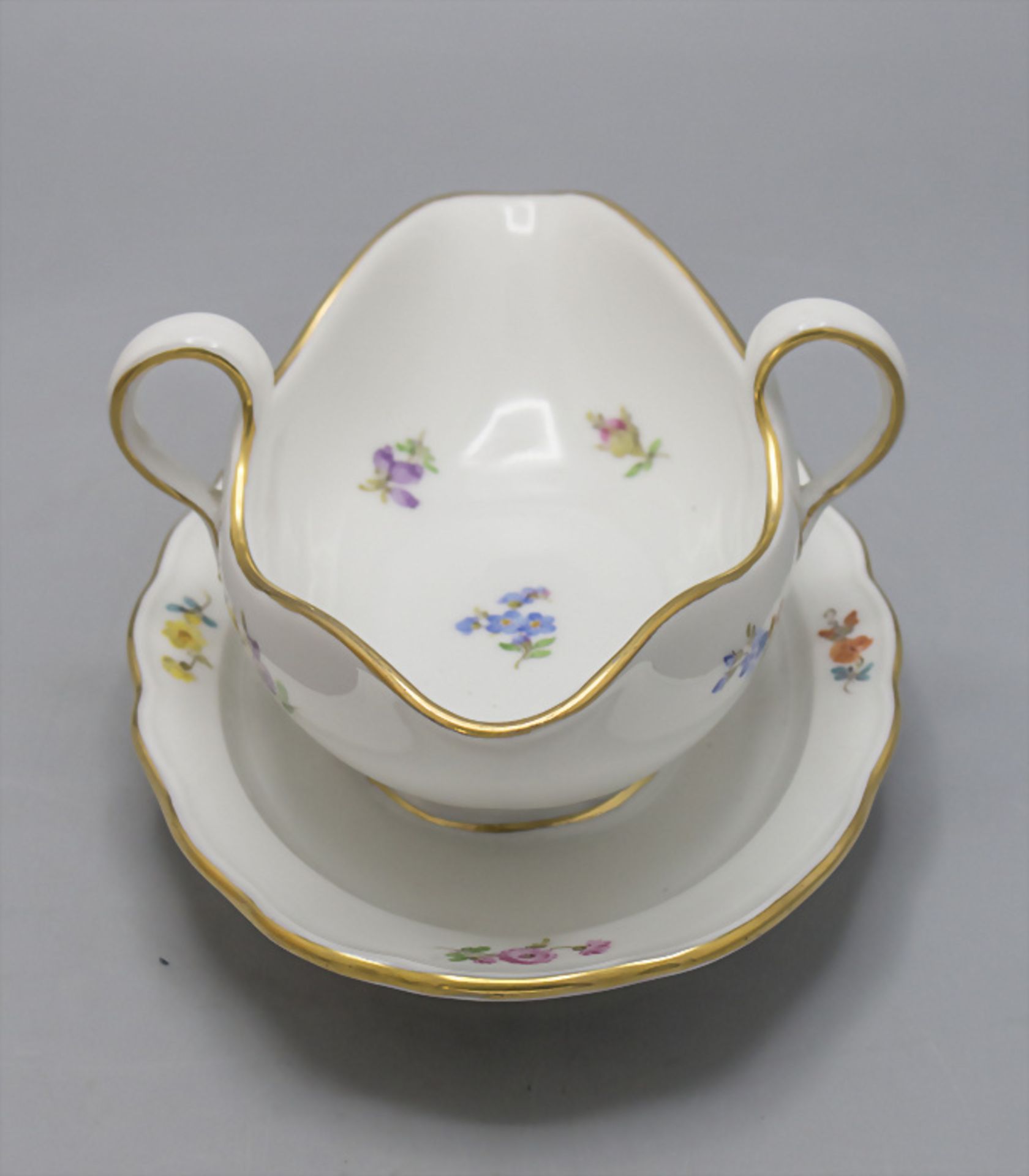 Sauciere mit Streublumen / A sauce boat with scattered flowers, Meissen, wohl 20. Jh. - Image 4 of 5