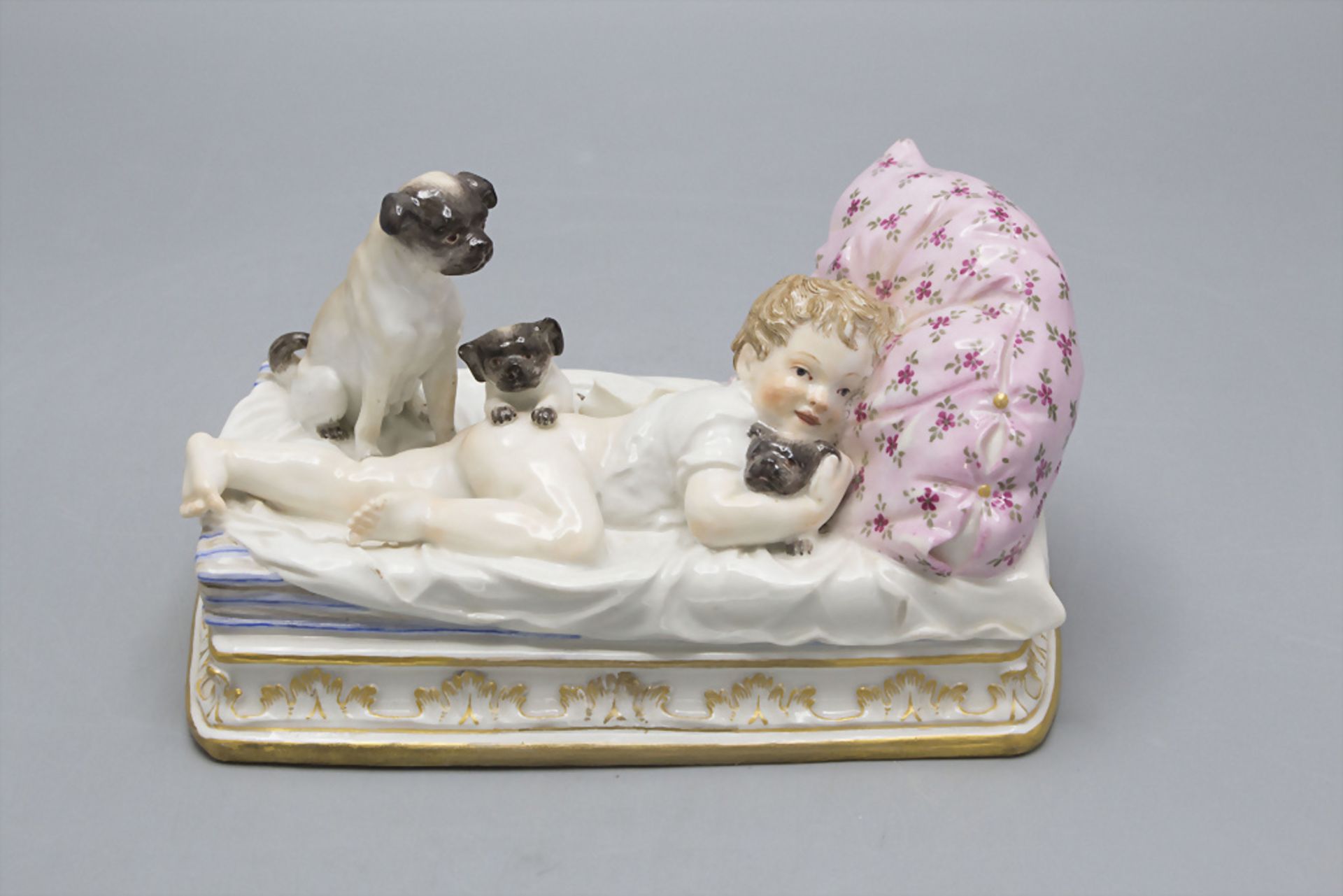 Kind mit 3 Mopshunden / A child with 3 pug dogs, Meissen, Ende 19. Jh.