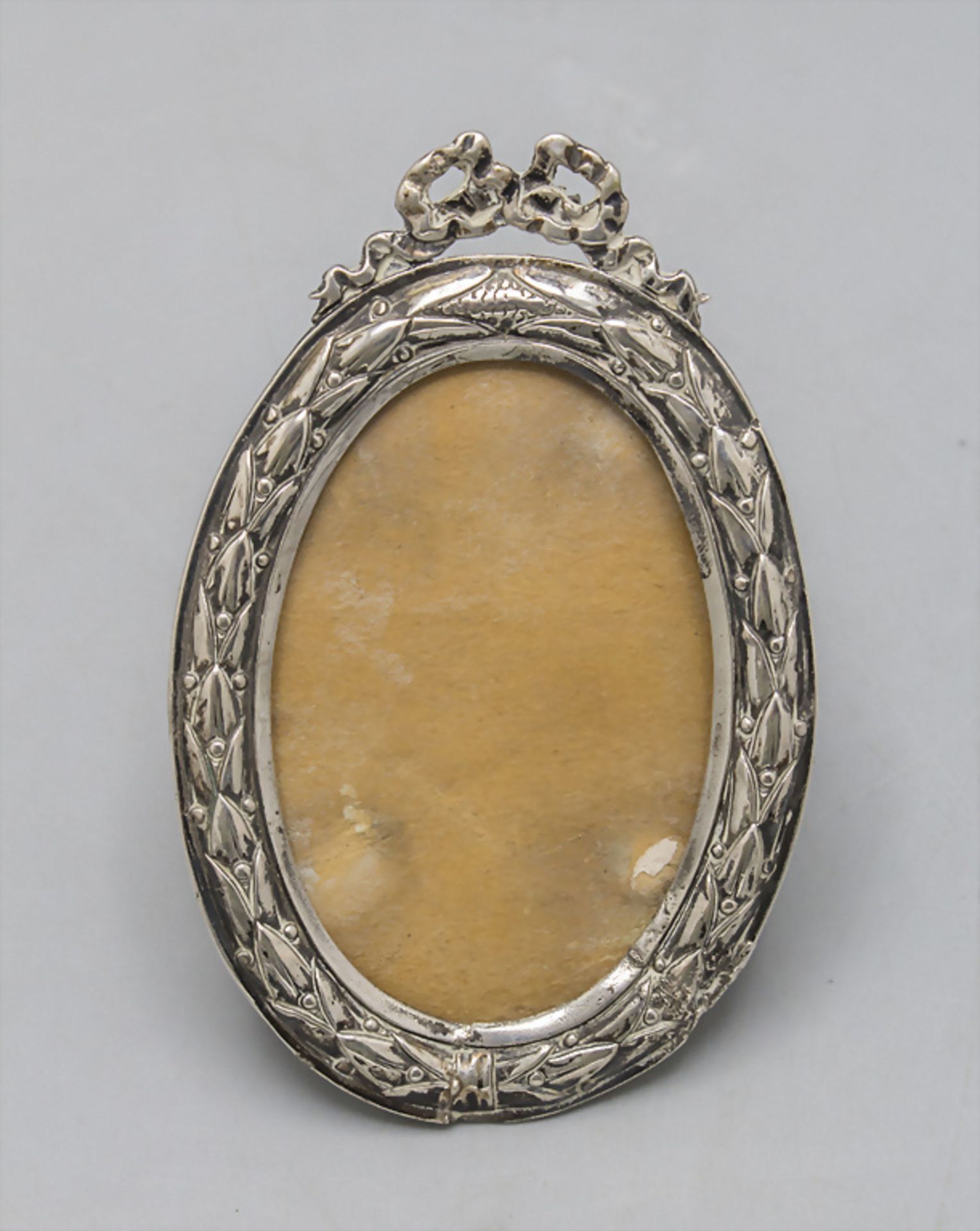 Ovaler Miniatur Silberrahmen / An oval miniature silver frame, wohl Frankreich, 19. Jh.