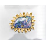 Brosche mit Opal / An 18 ct gold brooch with opal