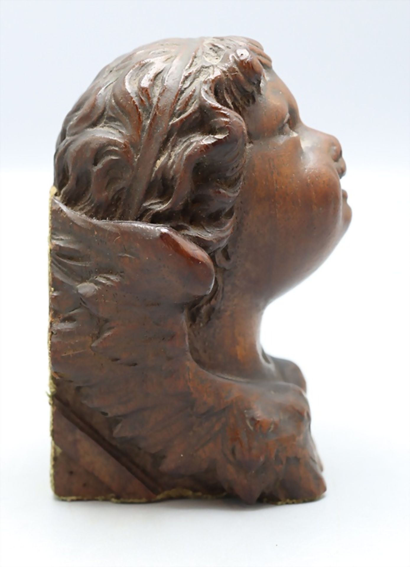 Holz Applike 'Geflügelter Engelskopf' / A wooden head of a winged cherub, 18. Jh. oder älter - Image 4 of 5