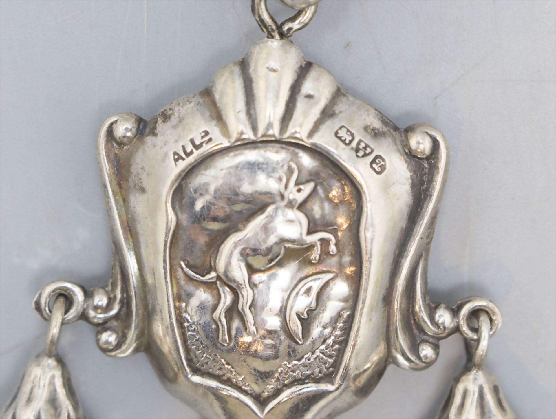 Jugendstil Babyrassel / An Art Nouveau silver baby rattle with 'Cow jumping over the moon ... - Image 3 of 3