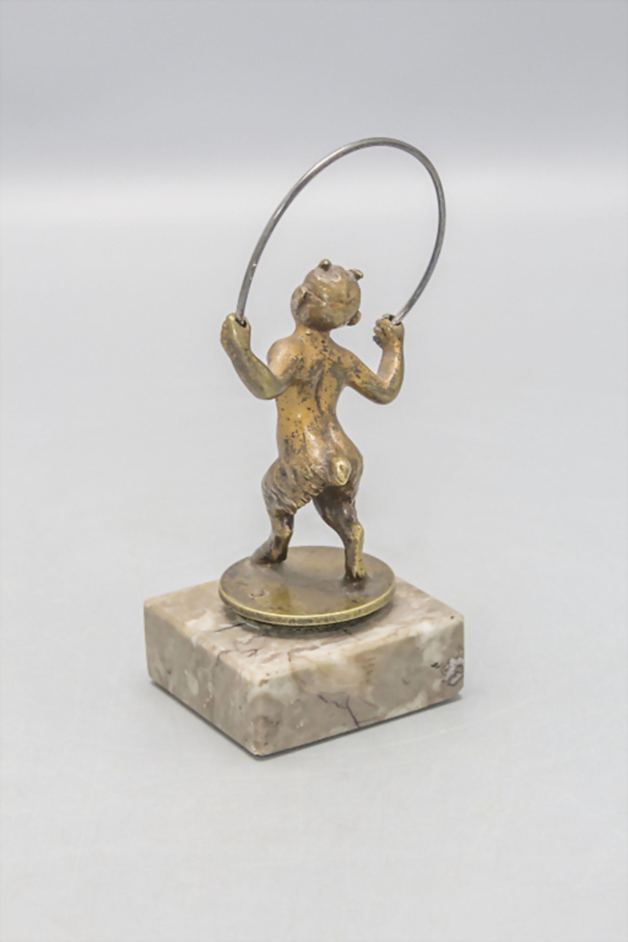 Kleiner Bronze Satyr / Faun / A bronze figure of a satyr, um 1900 - Image 3 of 4