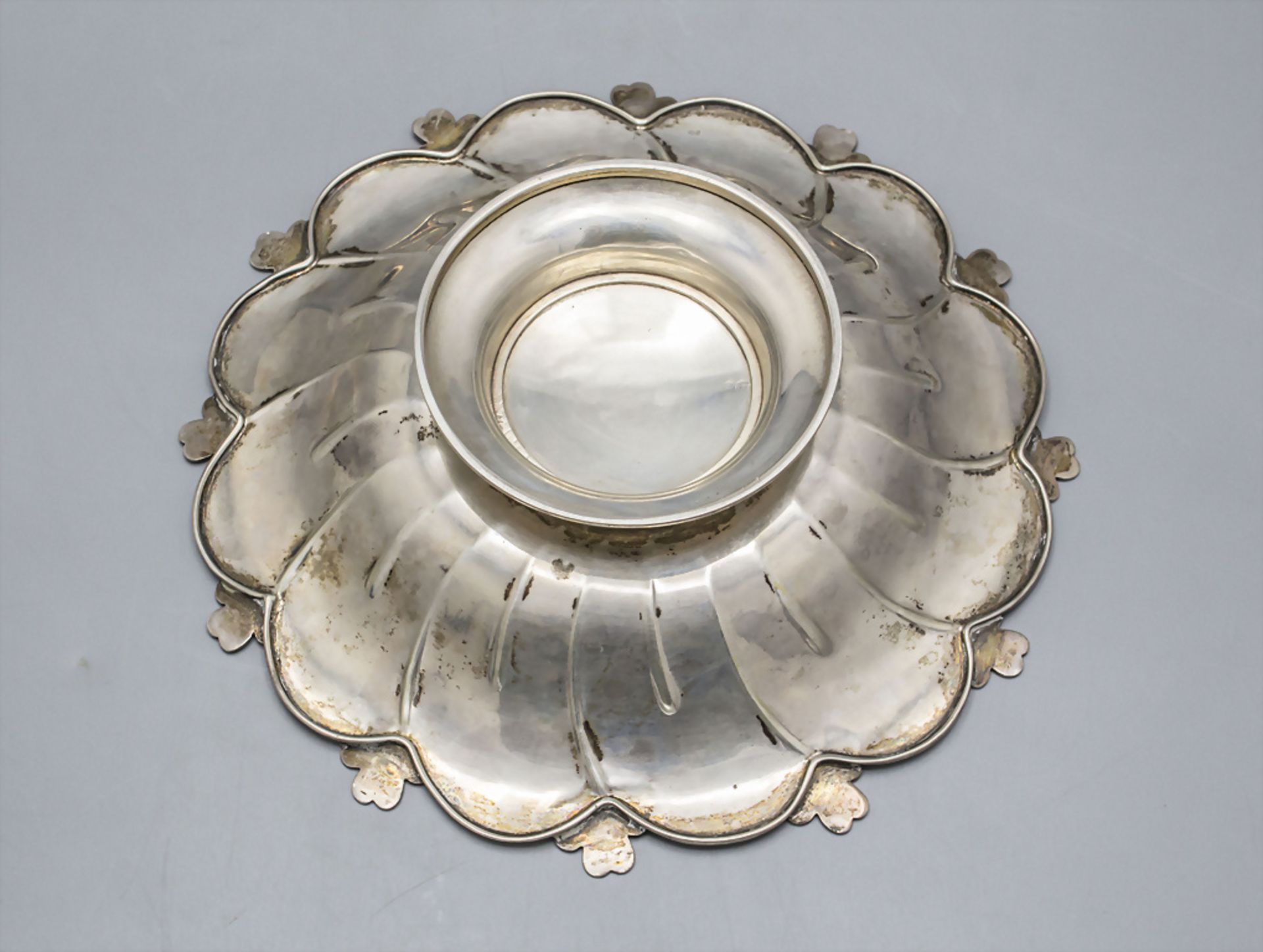 Jugendstil Anbietschale mit Kleeblättern / An Art Nouveau silver footed bowl with shamrocks, ... - Image 3 of 4