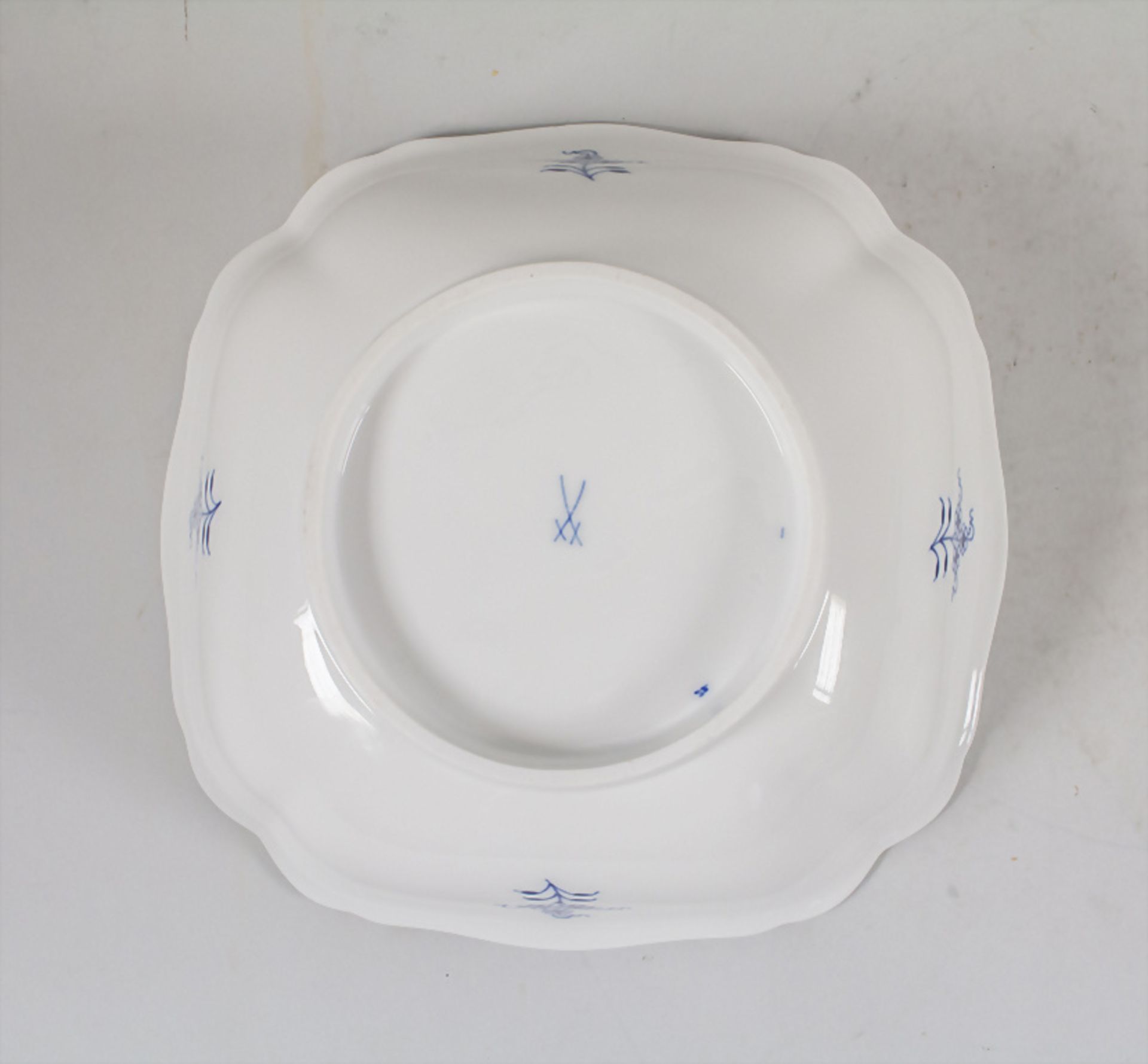 3 Schalen mit Zwiebelmuster / 3 bowls with onion pattern, Meissen, 2. Hälfte 20. Jh. - Image 3 of 4