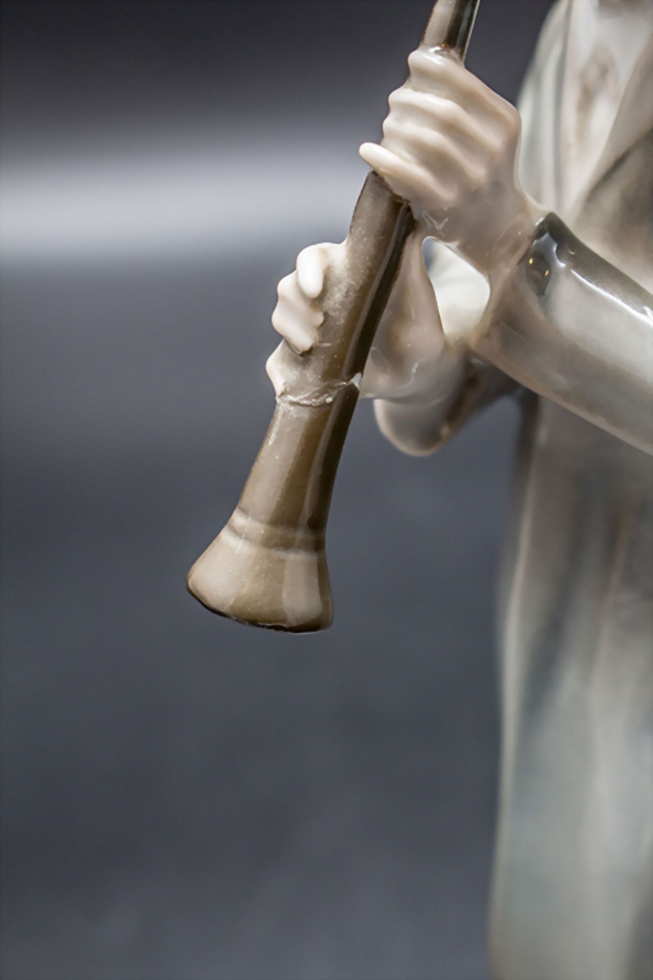 Porzellanfigur 'Klarinettist mit Hund' / A porcelain figure of a clarinetist with dog, ... - Image 6 of 6