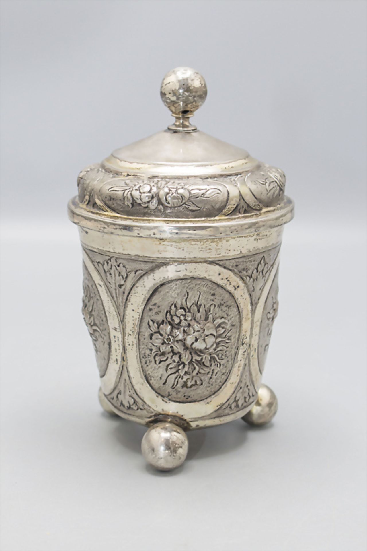 Barock Kugelfußbecher mit Deckel / A Baroque silver beaker with ball feet, Johann Ernst Bayer, ...