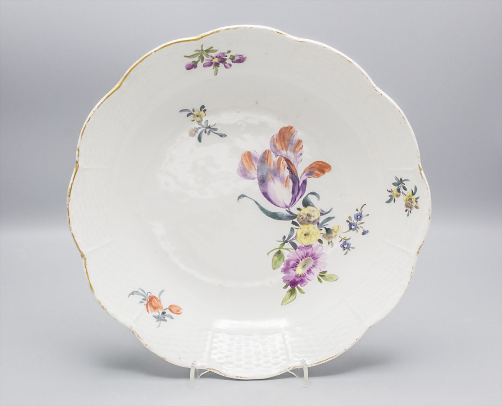 Obstschale mit Blumenmalerei / A bowl with fine flower painting, Meissen, Punktzeit, um 1763-1773