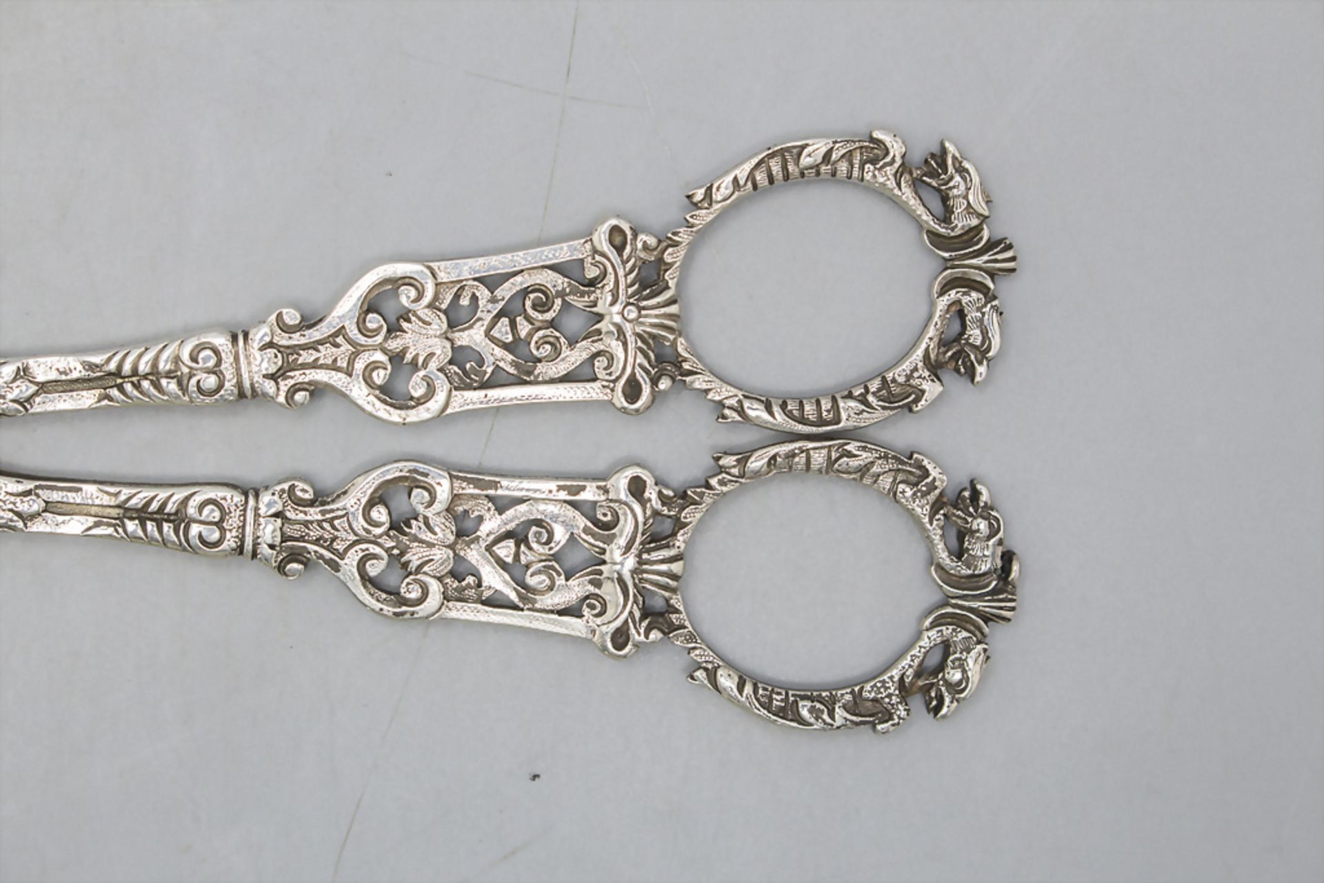 Traubenschere mit Greifen / Cisailles à raisin en argent / A silver grape shears/scissors with ... - Image 3 of 3