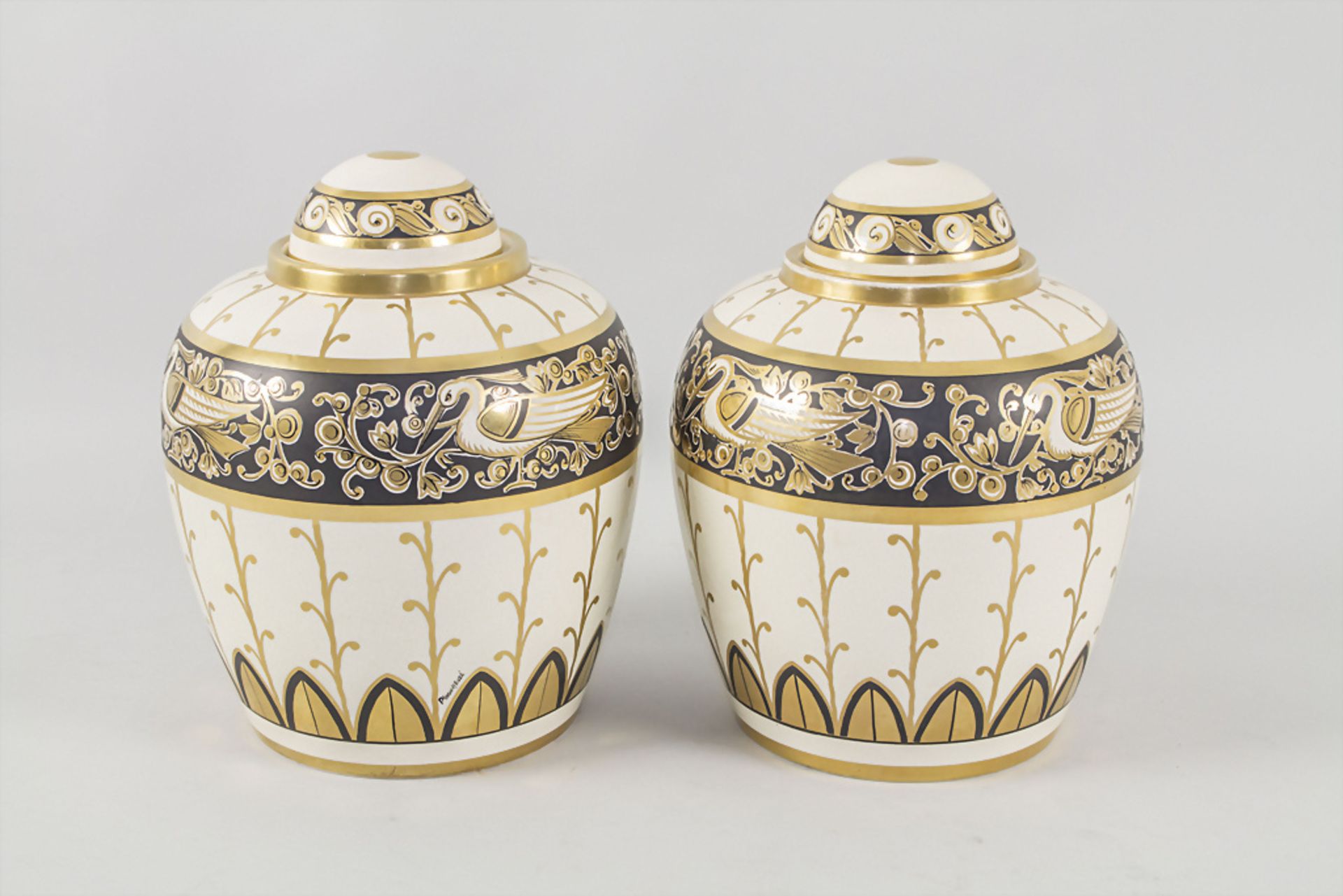 Paar Art Déco Deckelvasen / A pair of Art Deco lidded vases, Manufacture Pinon et Heuzé à ...