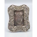 Miniatur Jugendstil Fotorahmen mit Stand / A miniature Art Nouveau photo frame with acorns, um 1900