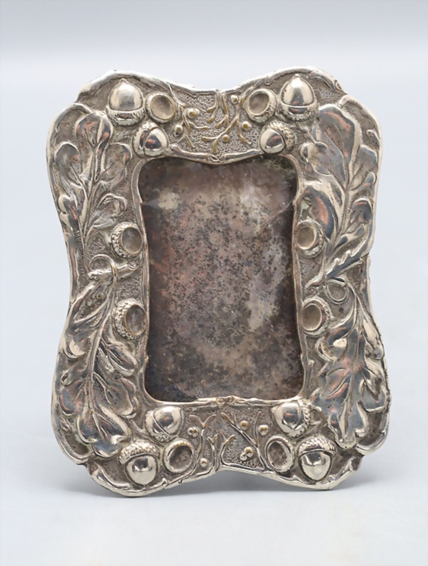 Miniatur Jugendstil Fotorahmen mit Stand / A miniature Art Nouveau photo frame with acorns, um 1900