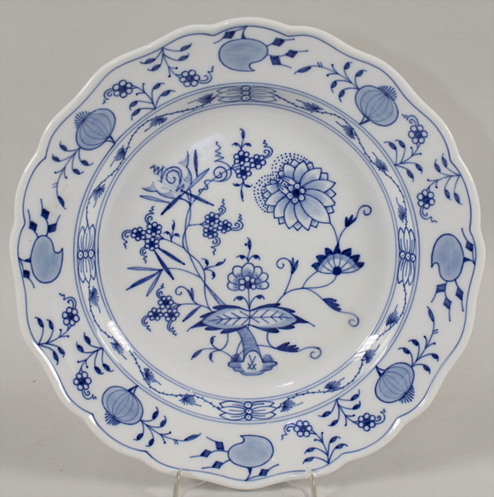 5 Speiseteller und 5 Suppenteller Zwiebelmuster / 5 dinner plates and 5 soup plates with onion ... - Image 2 of 4