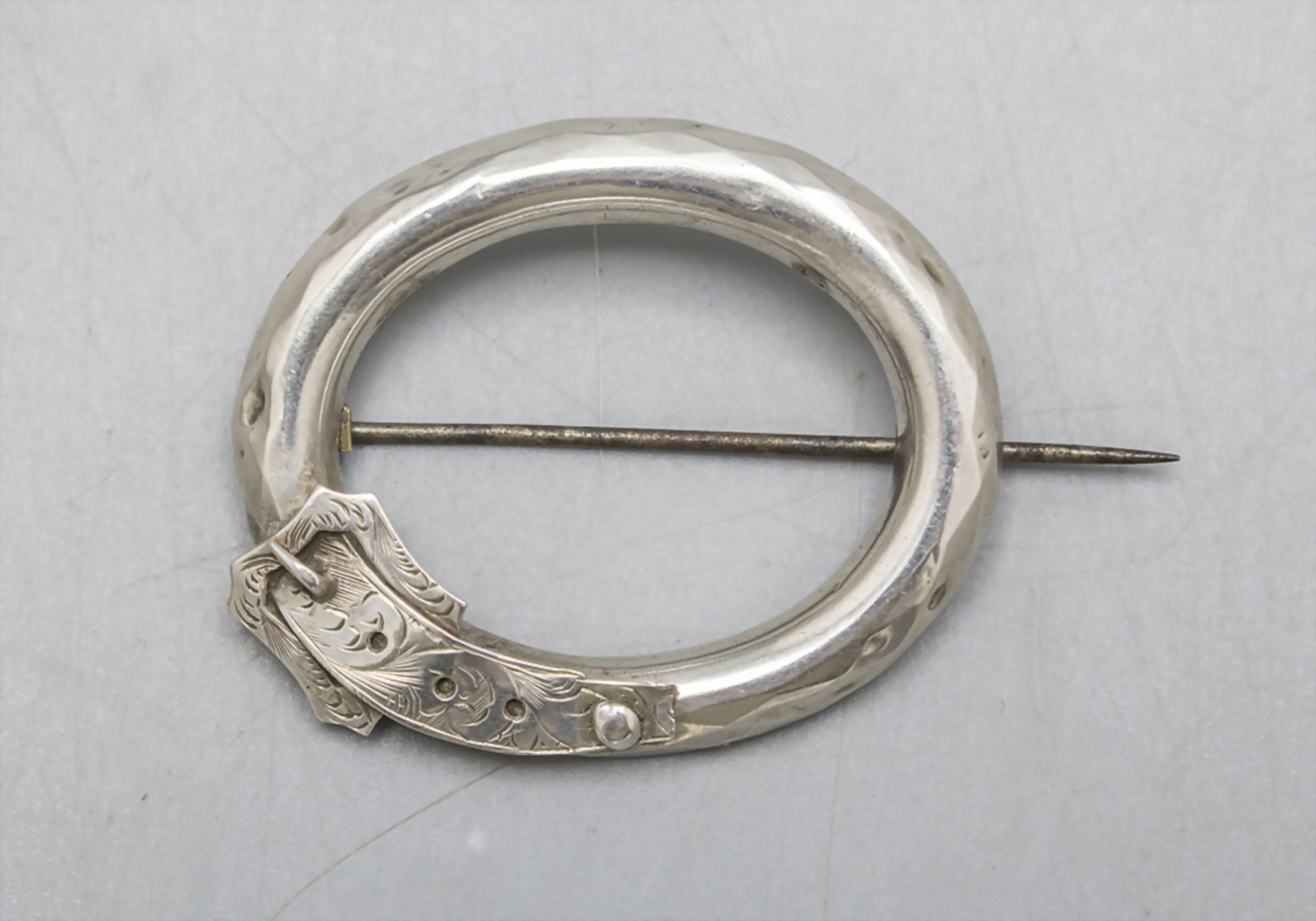 Viktorianische Silberbrosche mit Gürtelschnalle / A Victorian silver 'buckle' brooch, England, ...
