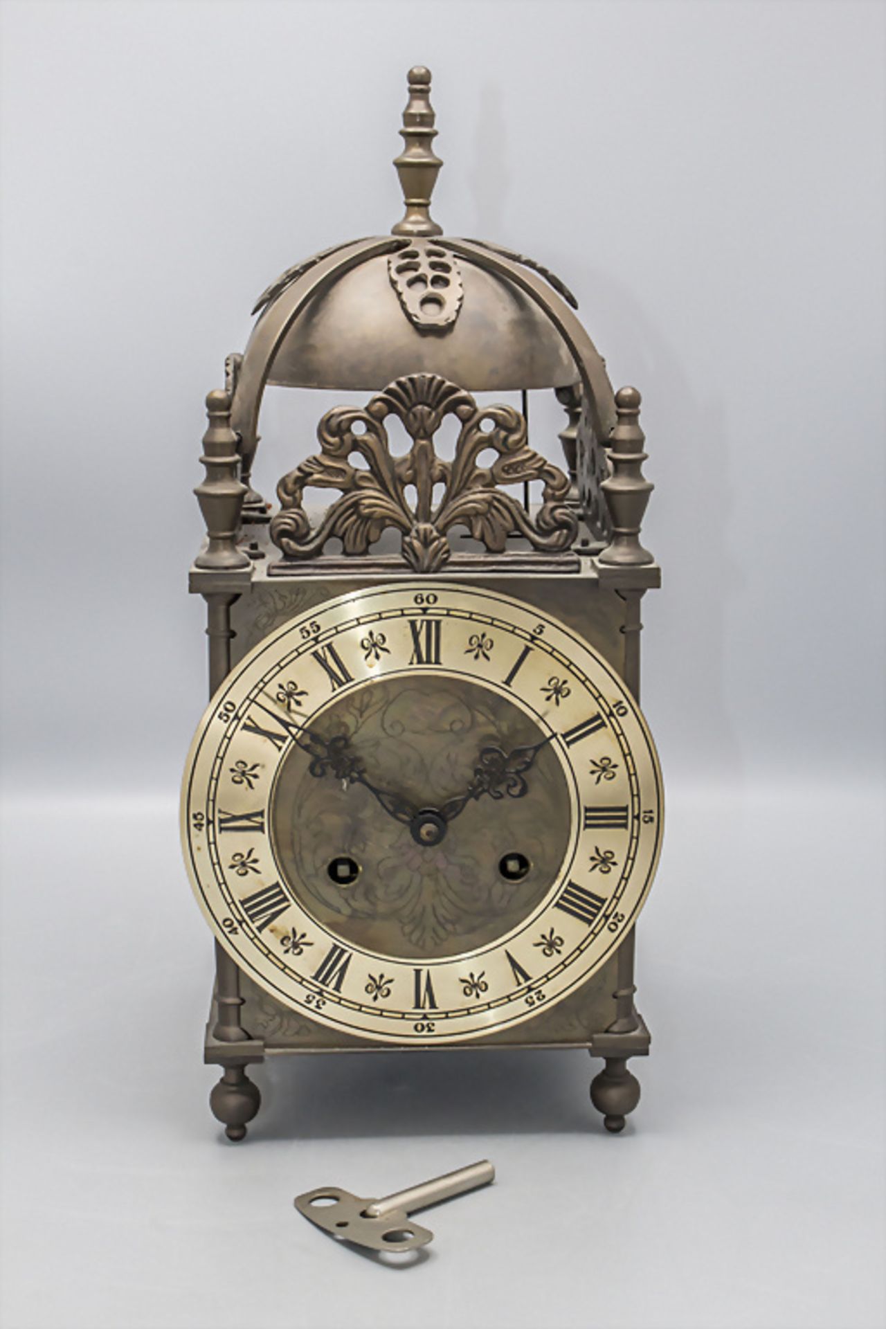 Laternenuhr / A latern clock, 20. Jh.