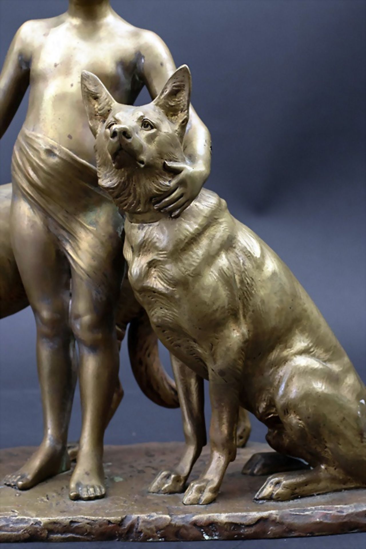 Louis RICHÉ (1877-1949), Bronzeplastik 'Mädchen mit zwei Hunden' / A bronze sculpture 'Girl ... - Image 3 of 9