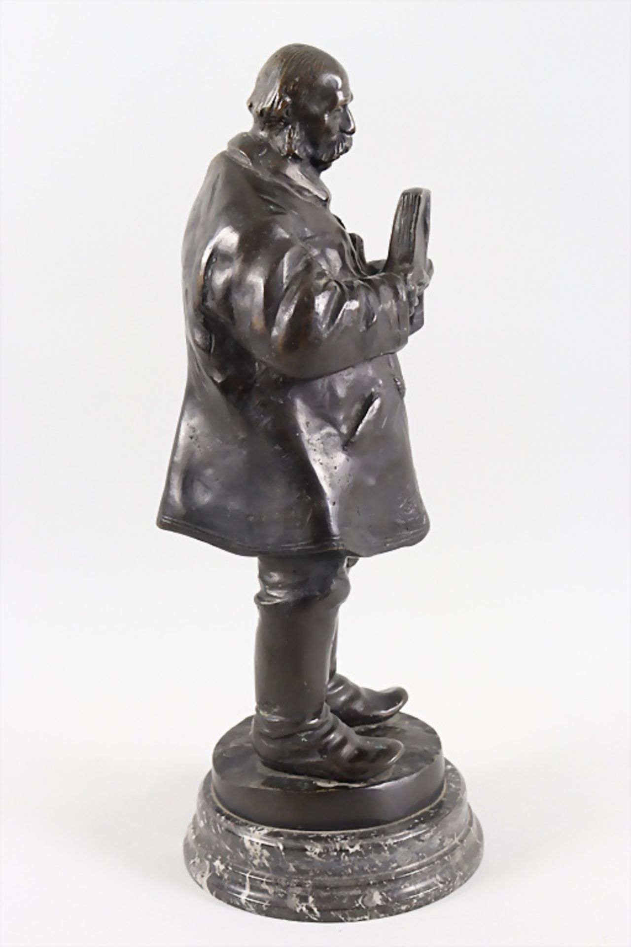 János Beszédes (Feled 1874-Budapest 1922), Bronze Skulptur 'Ungar mit dem Evangelium' / A ... - Bild 8 aus 9