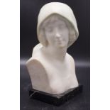 Marmorbüste eines Mädchens / A marble bust of a girl, um 1920