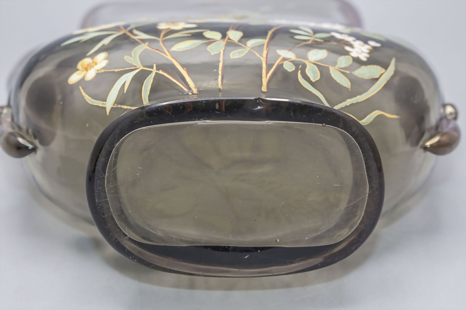 Jugendstil Vase mit Schmetterling / An Art Nouveau glass vase with handles and a swallowtail ... - Image 4 of 4