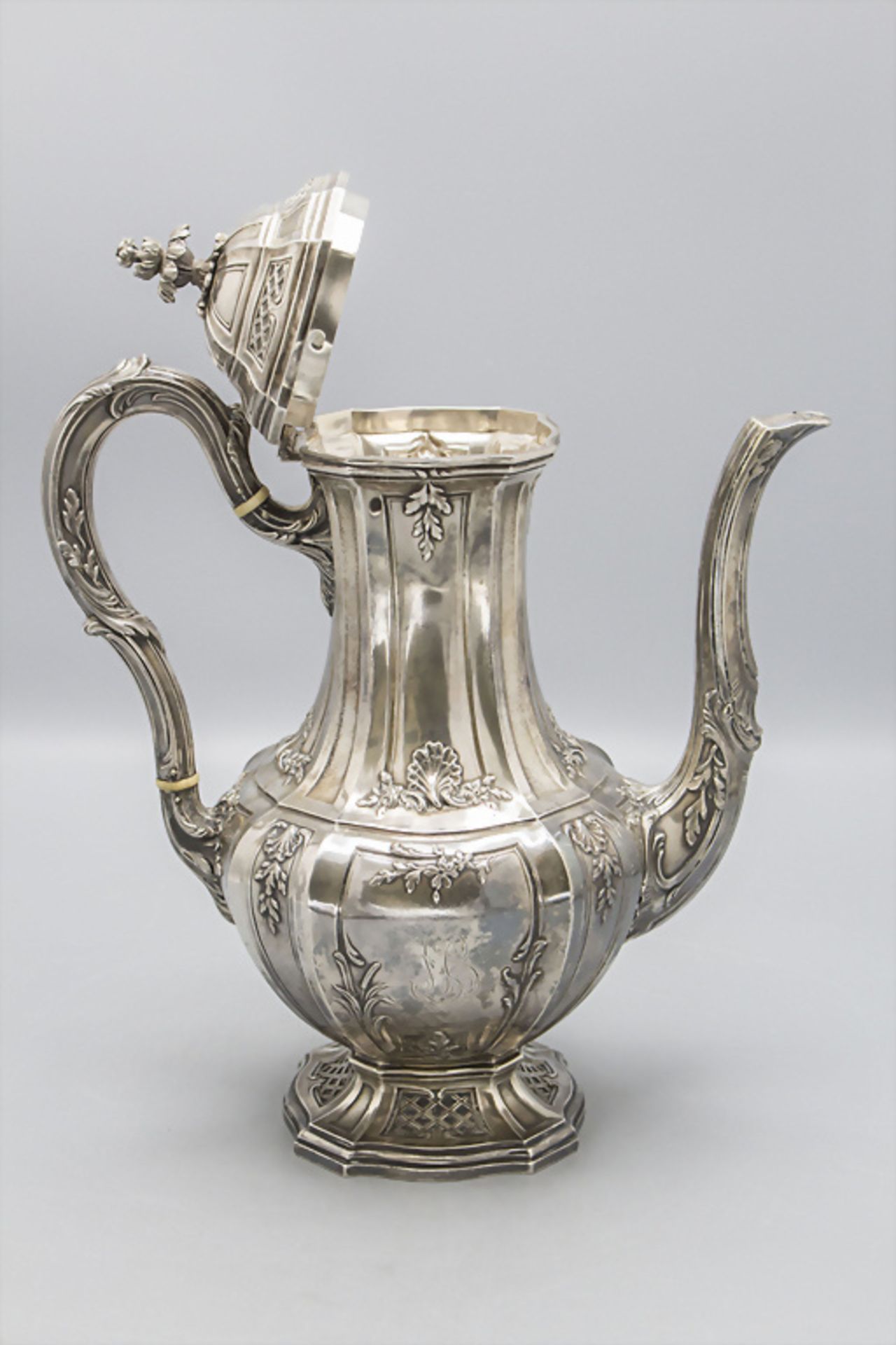 Große Kaffeekanne / A large silver coffee pot, Doutre Roussel, Paris, um 1900 - Bild 3 aus 9