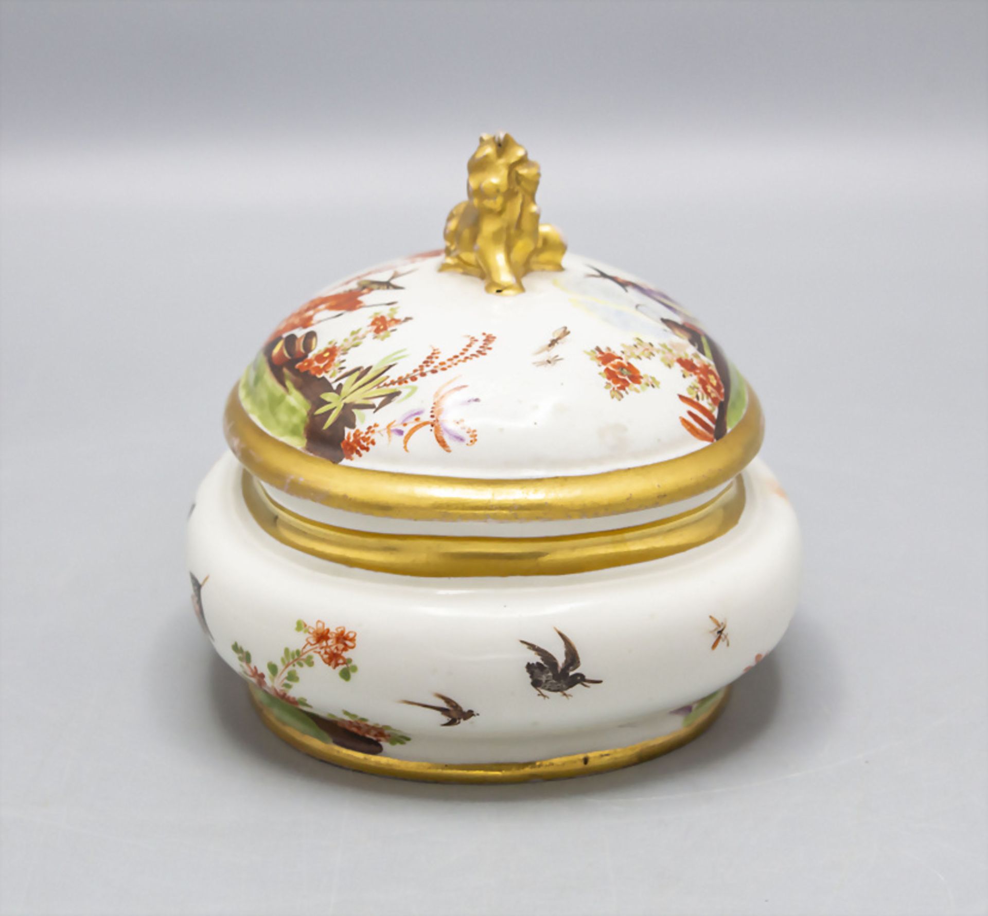 Sehr seltene Zuckerdose mit Hoeroldt-Chinoiserien und Foo-Hund Knauf / A very rare oval lidded ... - Image 4 of 13