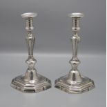 Paar Louis XV. Kerzenleuchter / A pair of Louis XV. silver candlesticks / Paire de Louis XV. ...