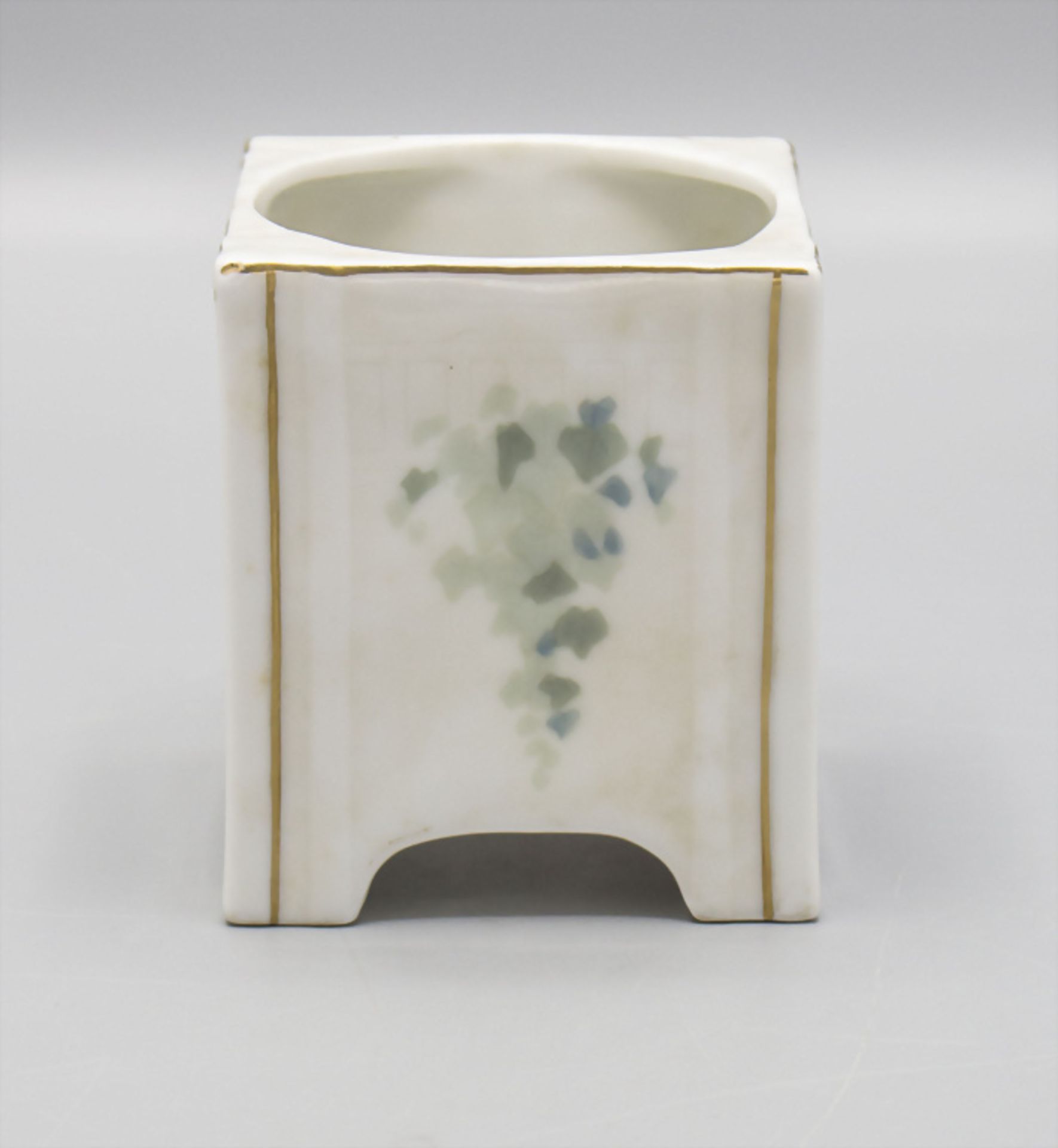 Blumenübertopf / Cachepot / A porcelain flowerpot, Karl Ens, Volkstedt, um 1900 - Bild 3 aus 5