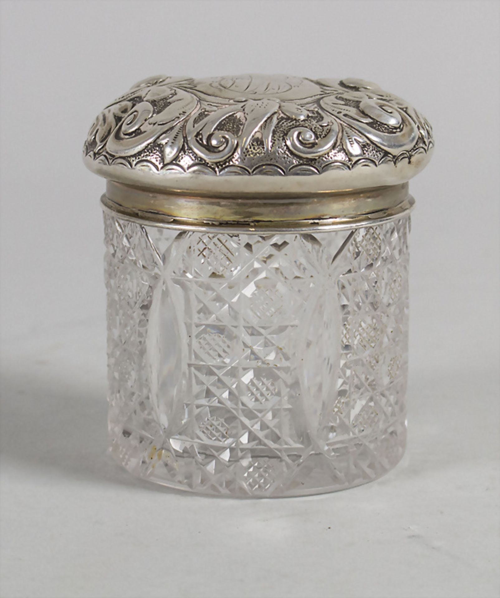 Glasdose mit Silberdeckel / A cut glass dresser jar with silver lid, Florence Warden, Chester, 1896